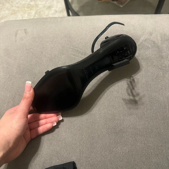 Yves Saint Laurent Black Patent Heels with Iconic Logo - Picture 3 of 7